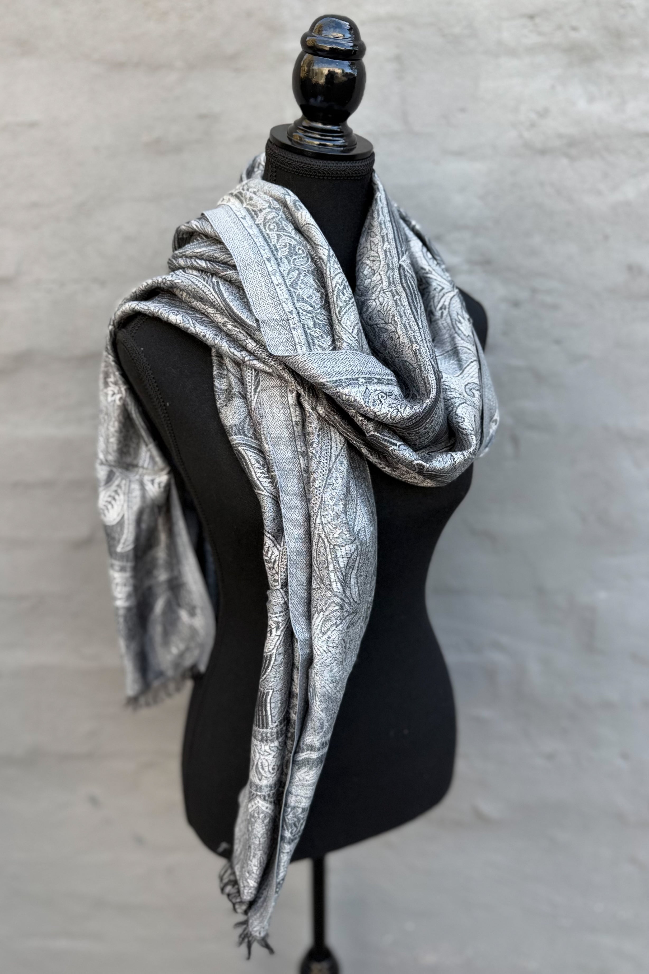 Cashmere & Bamboo Scarf In Titanium
