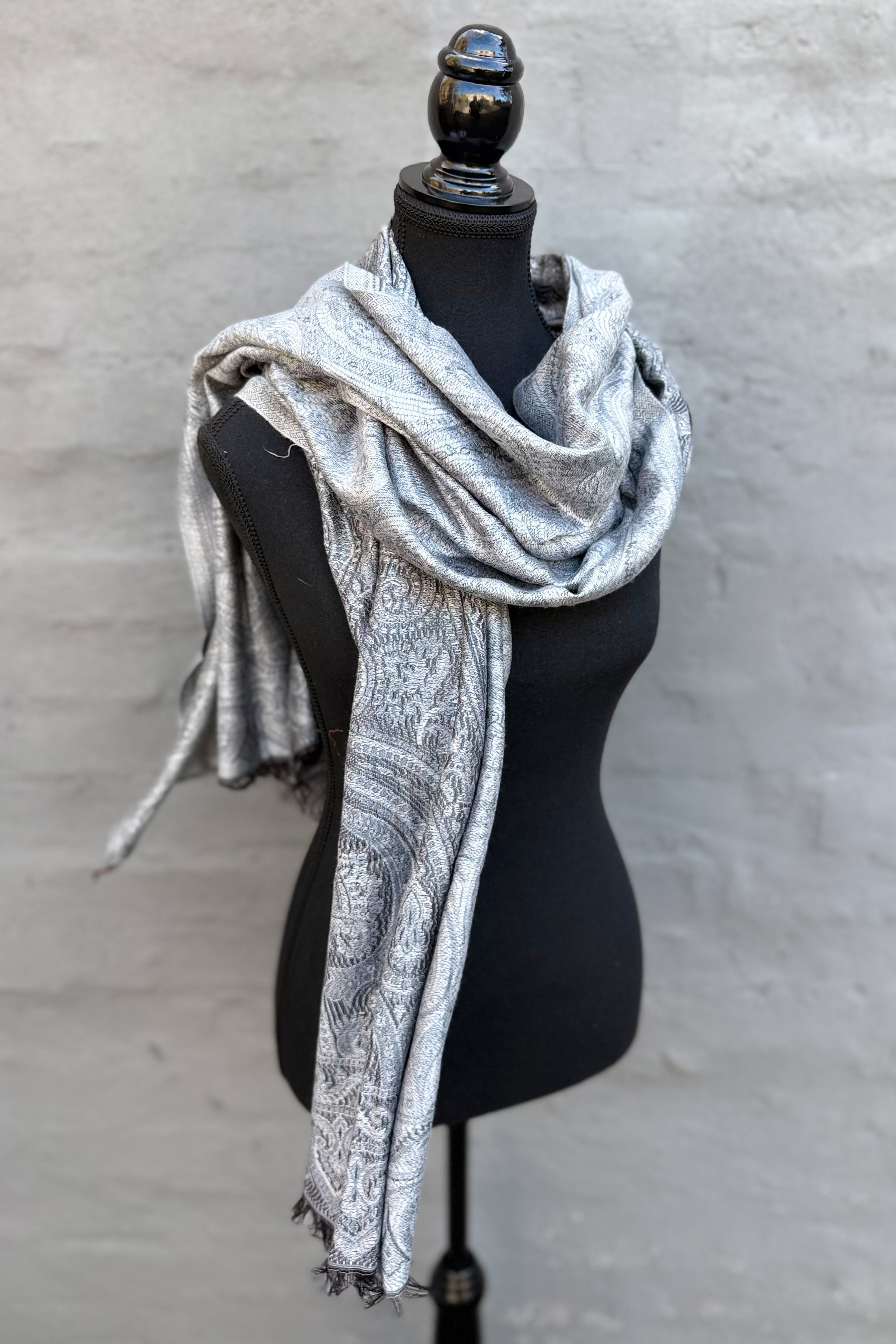 Cashmere & Bamboo Scarf In Silver Filigree