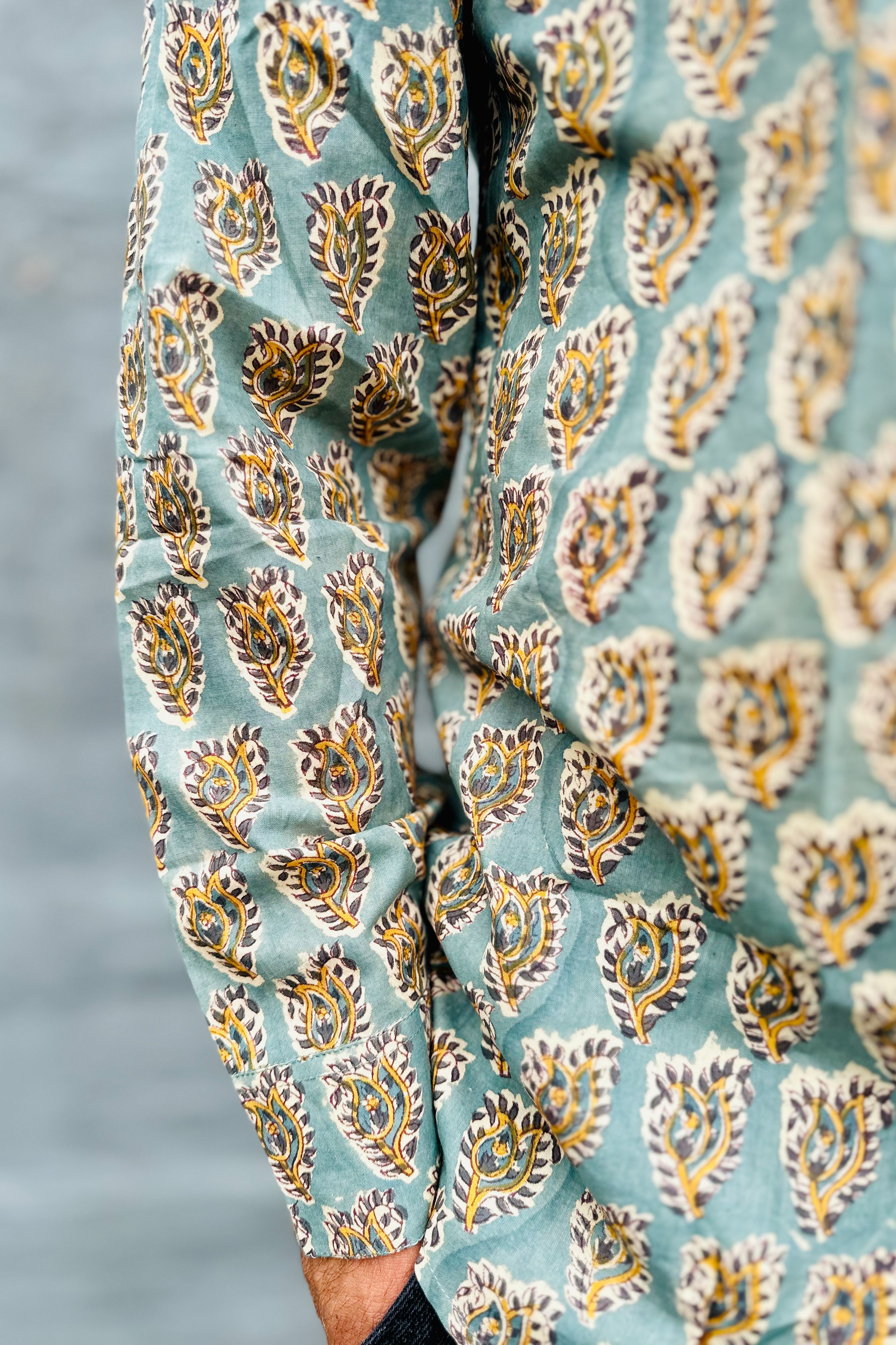 Men's Long Sleeve Shirt In Pistachio Paisley