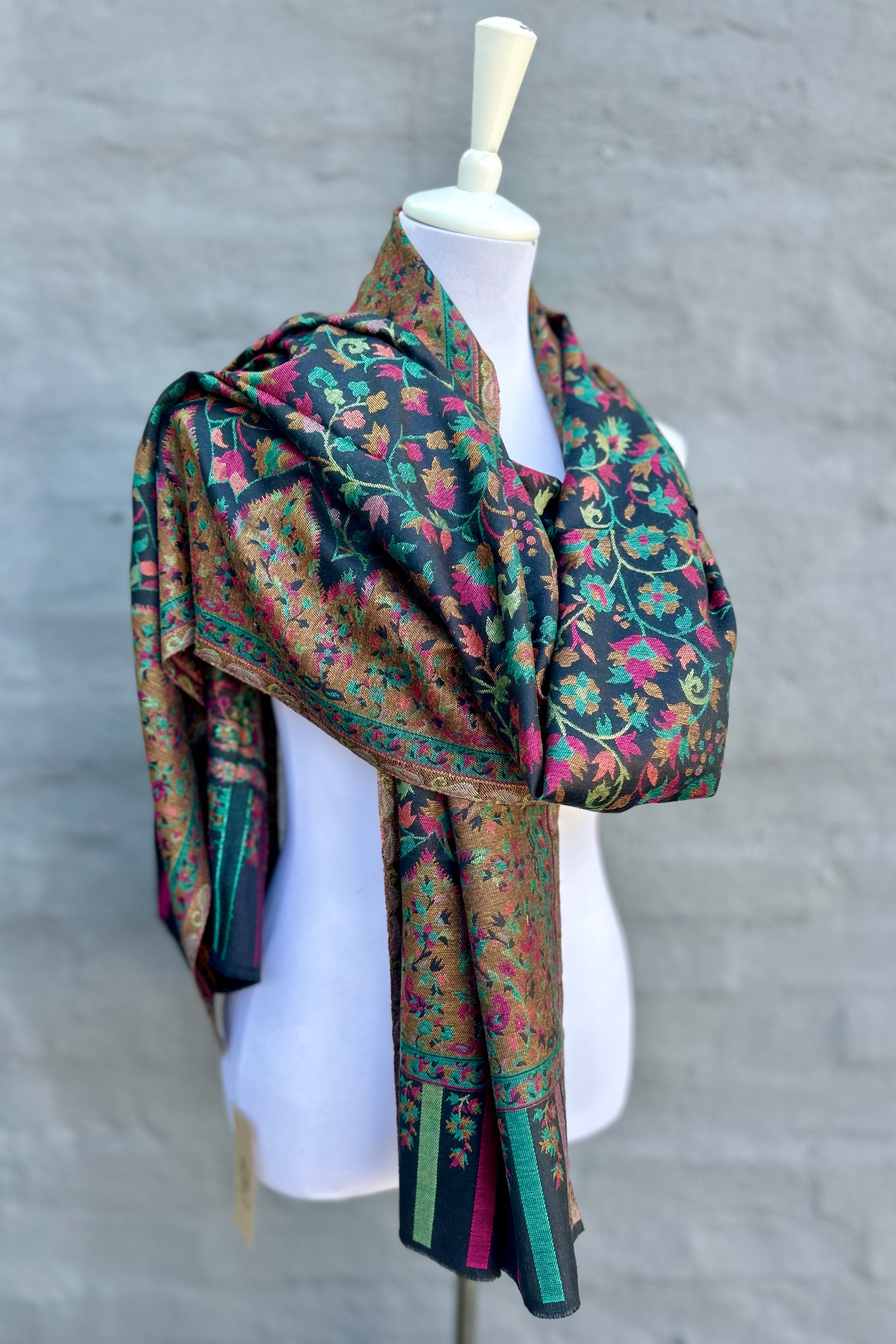 Cashmere & Bamboo Scarf In Black Botanical