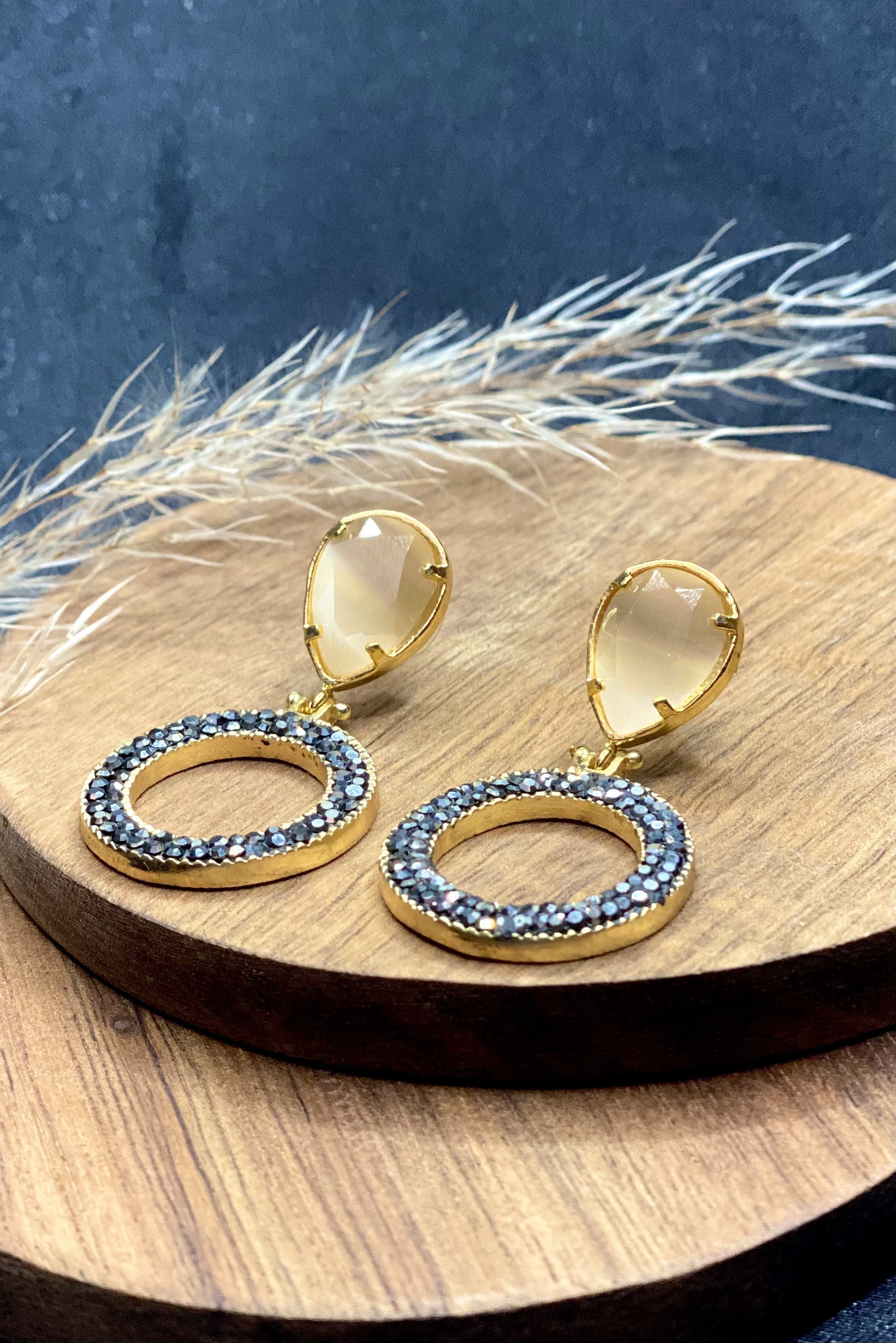 Laila Earrings In Neutral